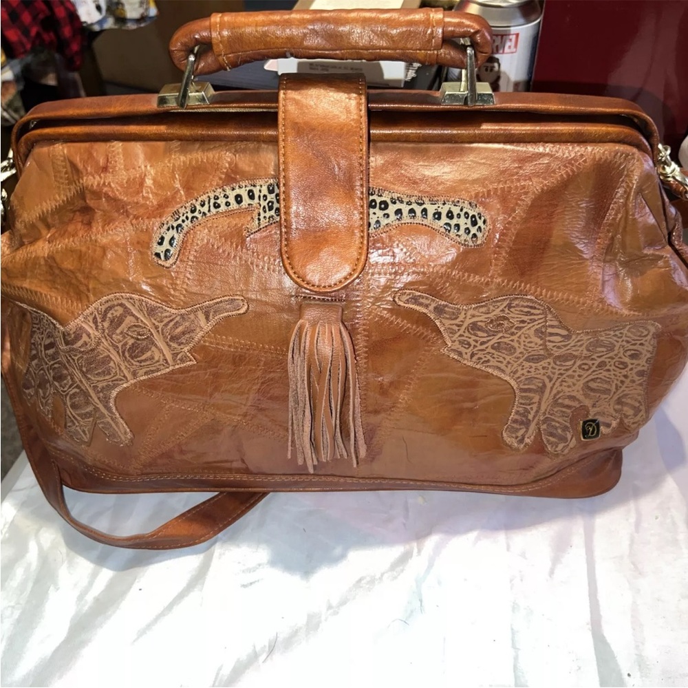 Vintage D & D Fashion Leather Elaphant Snap on Purse, Handle RARE